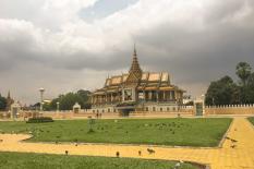 tour in phnom Penh - Royal-palace-front-phnom-penh.jpg