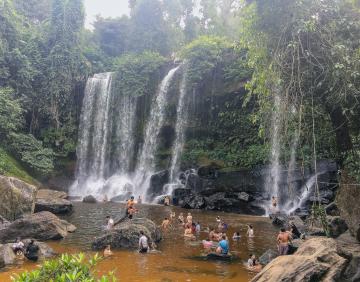 Kulen Water Fall Tour - Kulen Mountain National Park - River One Thousand Linga Buddha sdraiato